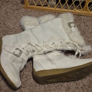 Women's White Fur-Lined Boots